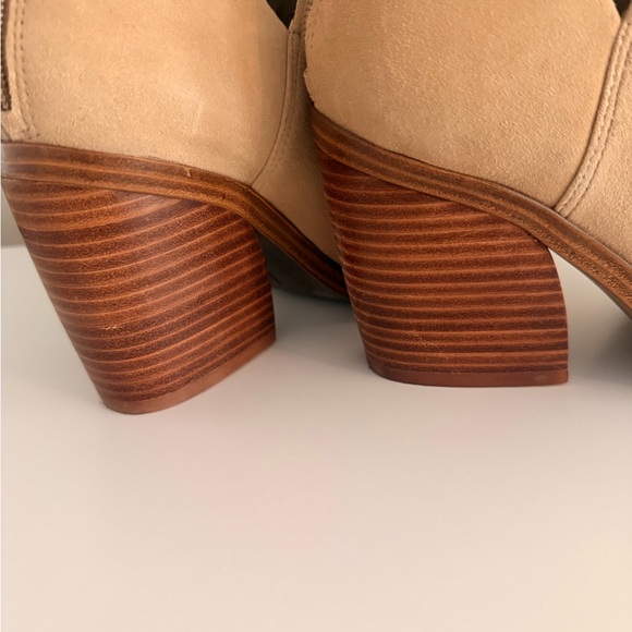 Vince Camuto camel booties! EUC! Size 8 - Picture 7 of 9